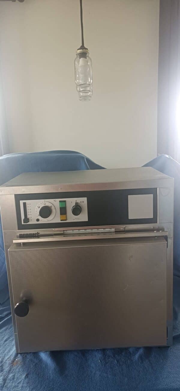Memmert B10 Incubator