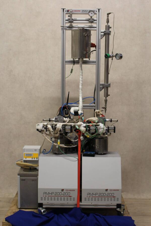 TOP Industry flow reactor system for melts