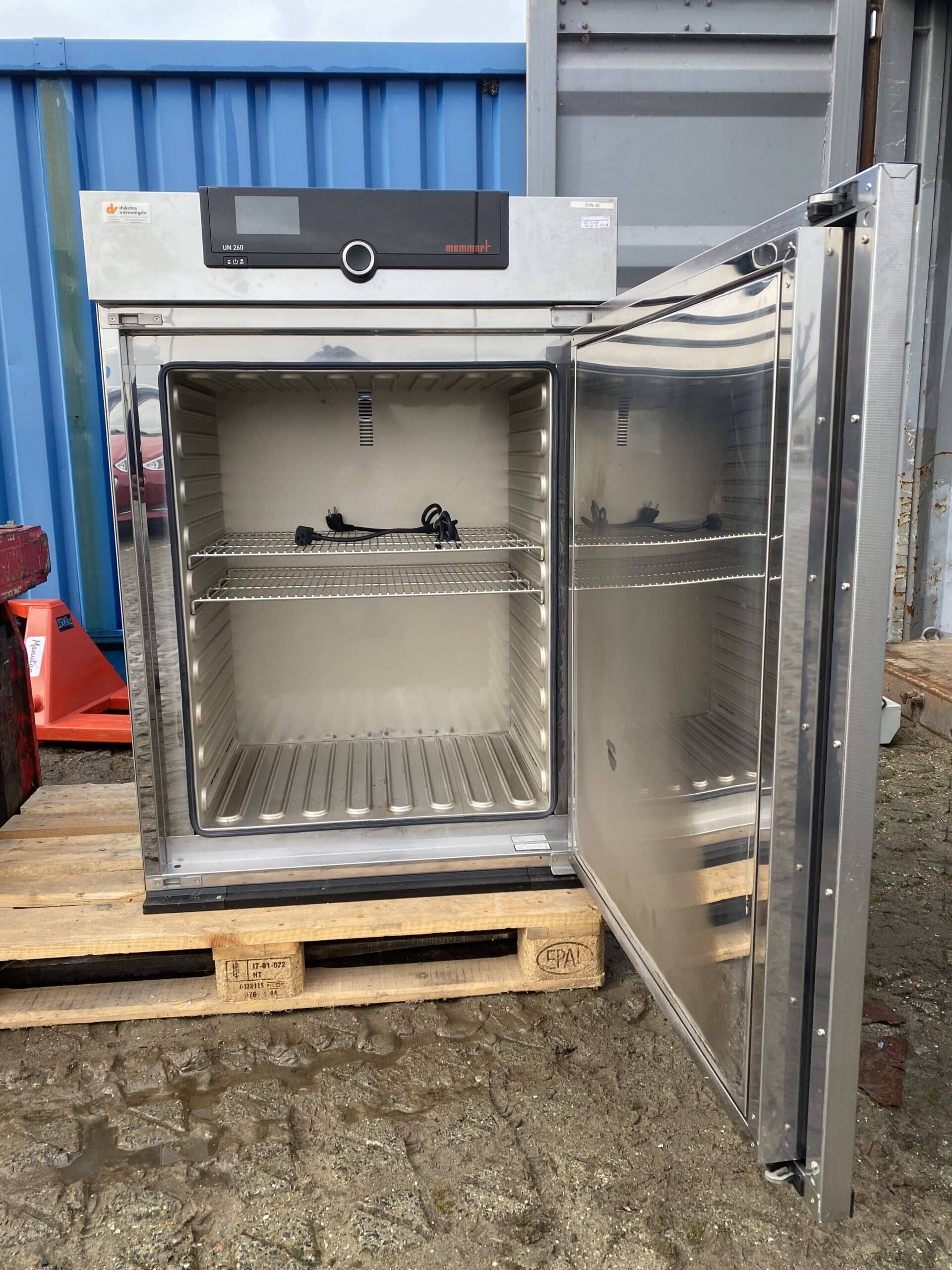 Memmert UN 260 Oven - LabMakelaar Benelux