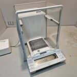 Mettler Toledo AT261 DeltaRange Analytical Balance
