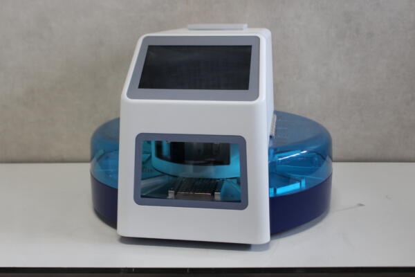 CleanNA CleanXtract 96 Automated Nucleic Acid Extraction System