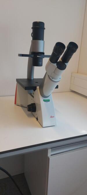 Leica model DMi1 Microscope incl Camera