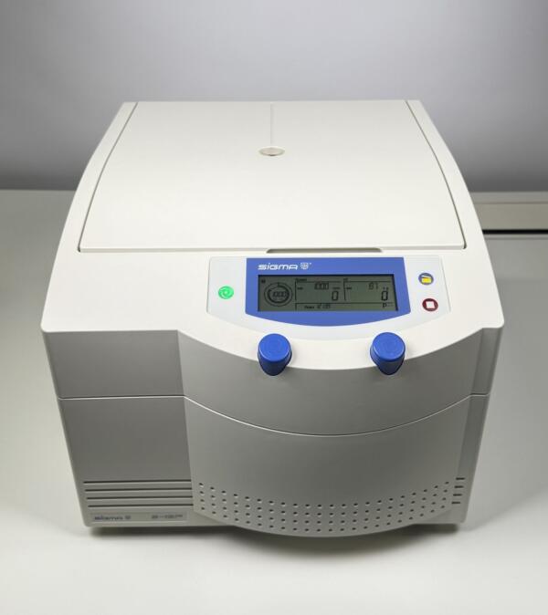 Sigma 2-16P Centrifuge with fixed-angle rotor