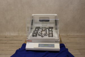 Thermo Forma 420 Shaking Incubator