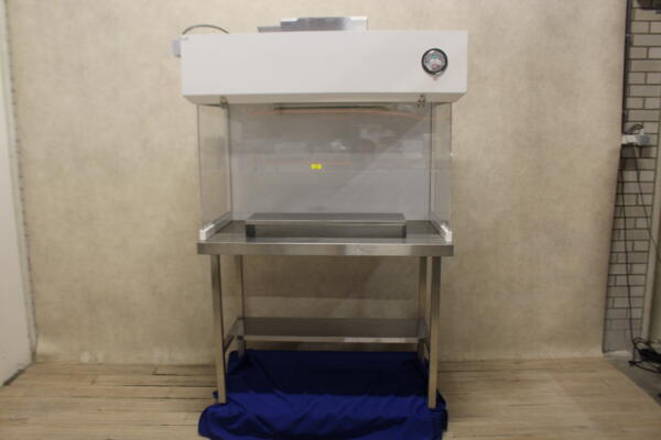 Envirco Mac 10 XL Cleanroom Flow Cabinet