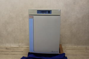 Thermo Scientific 3121 Water-Jacketed CO₂ Incubator