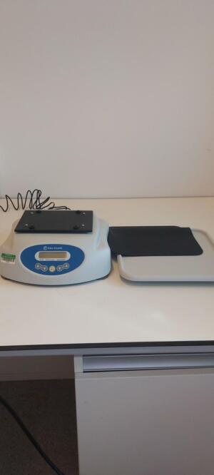 Thermo Fischer Scientific 13687704 Microplate Shaker