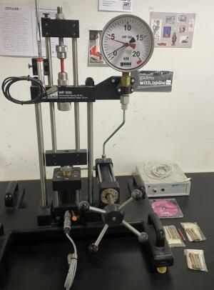 GUNT WP300 Tension/Compression Bench