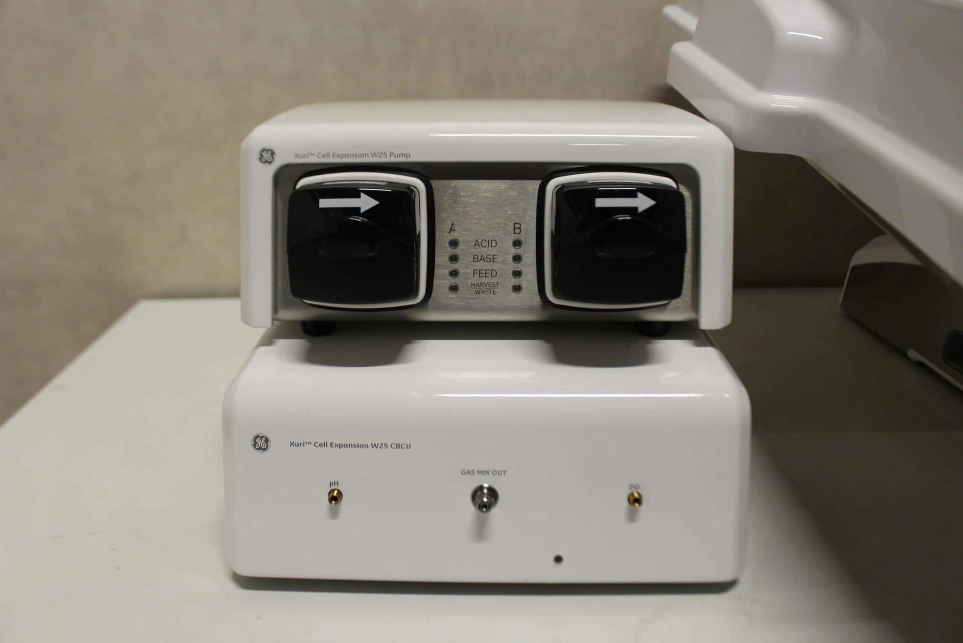 51529-LM-28436-GE-Healthcare-Cytiva-Xuri-W25-Cell-Expansion-Bioreactor-System-3