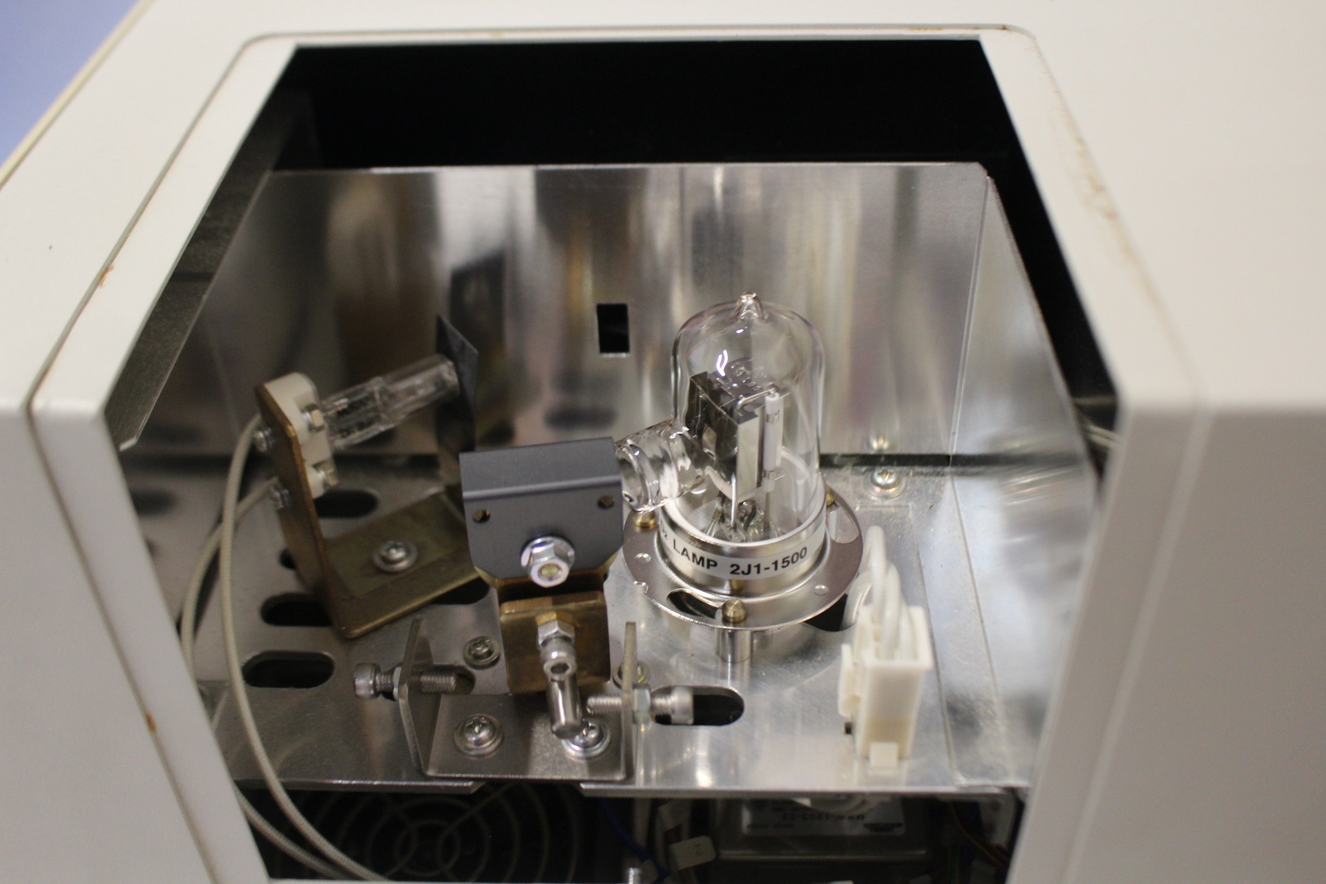 52600-LM-29507-Hitachi-U-1900-UV-Vis-Spectrophotometer