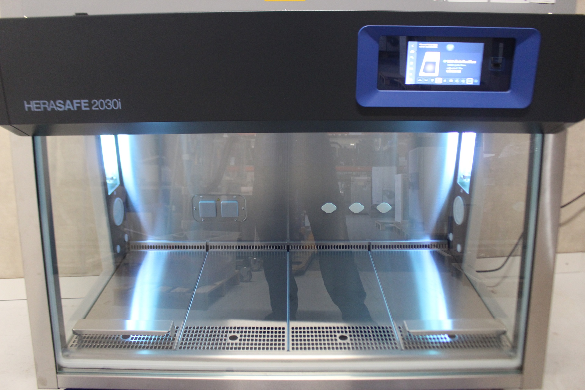 52774-LM-29681-Thermo-Fisher-Herasafe-2030i-1-2-Microbiological-Safety-Cabinet-2