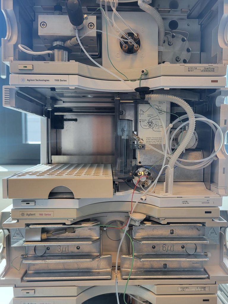 53012-EXT-29919-Agilent-1100-HPLC-met-QuatPump-DAD-1