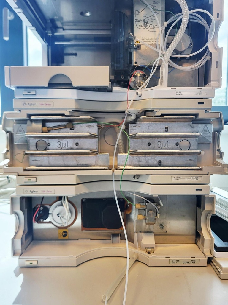 53012-EXT-29919-Agilent-1100-HPLC-met-QuatPump-DAD-3