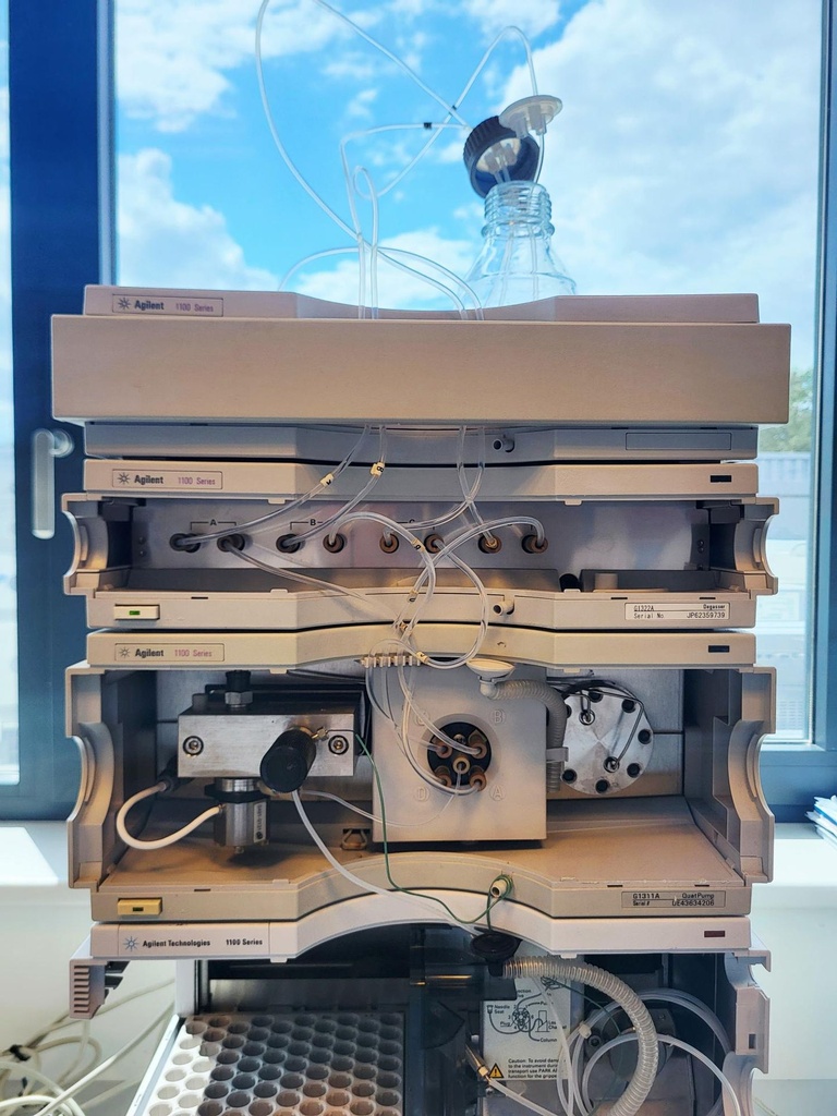 53012-EXT-29919-Agilent-1100-HPLC-met-QuatPump-DAD-4
