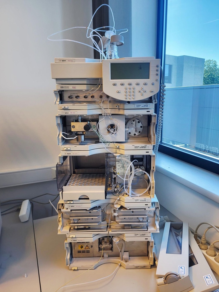 53013-EXT-29920-Agilent-1100-HPLC-met-QuatPump-VWD-3