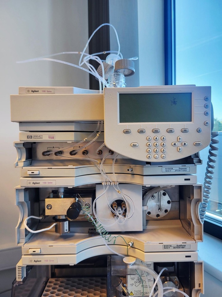 53013-EXT-29920-Agilent-1100-HPLC-met-QuatPump-VWD-4